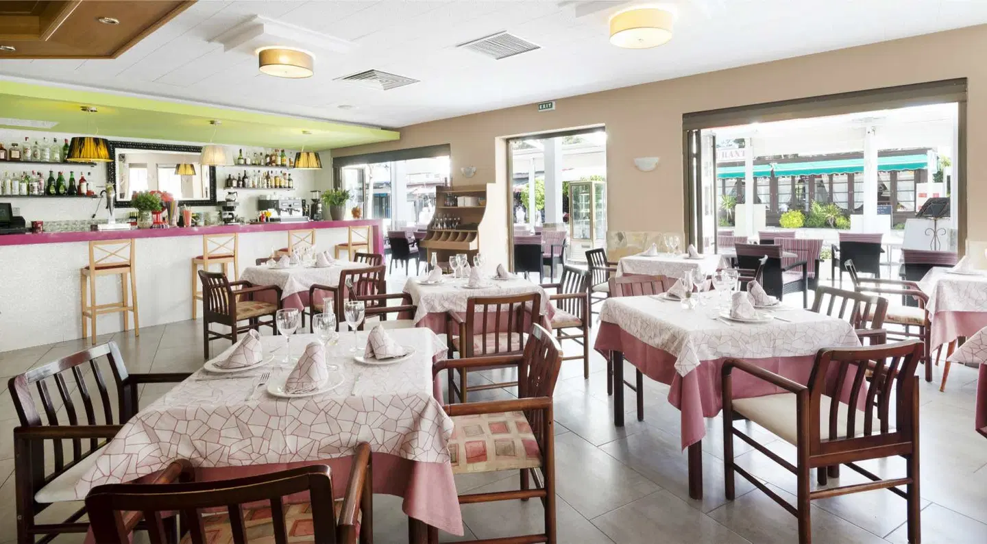 Neptuno Paguera Hostal Restaurant