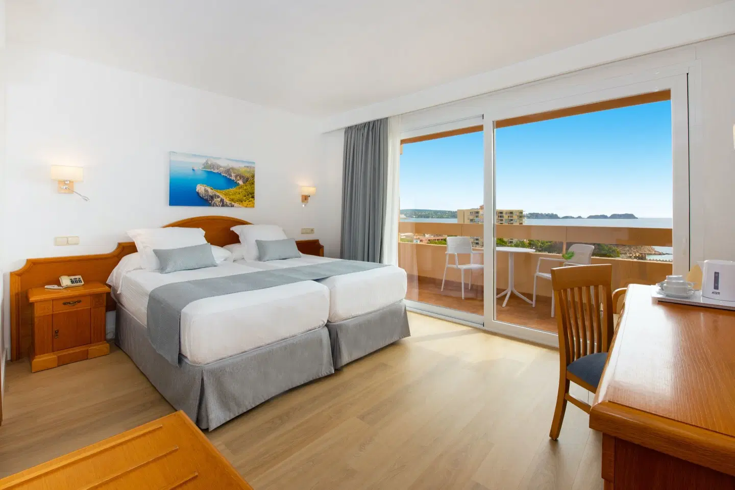 Valentin Reina Paguera ROOM_EXAMPLE