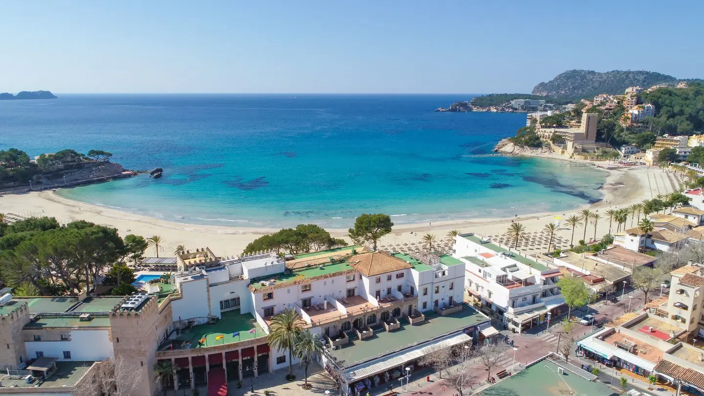 Valentin Reina Paguera Strand