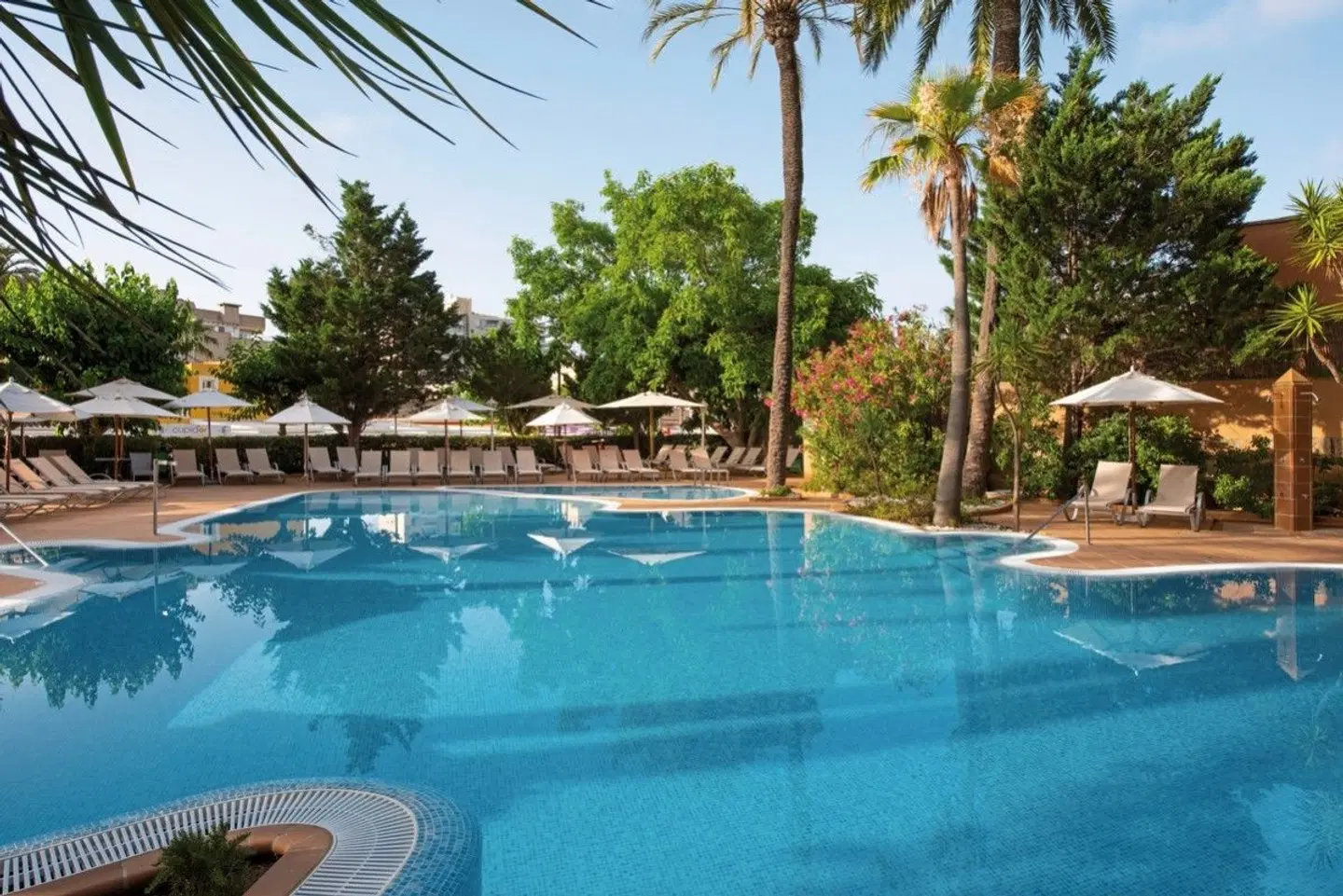 Valentin Reina Paguera OUTDOOR_POOL