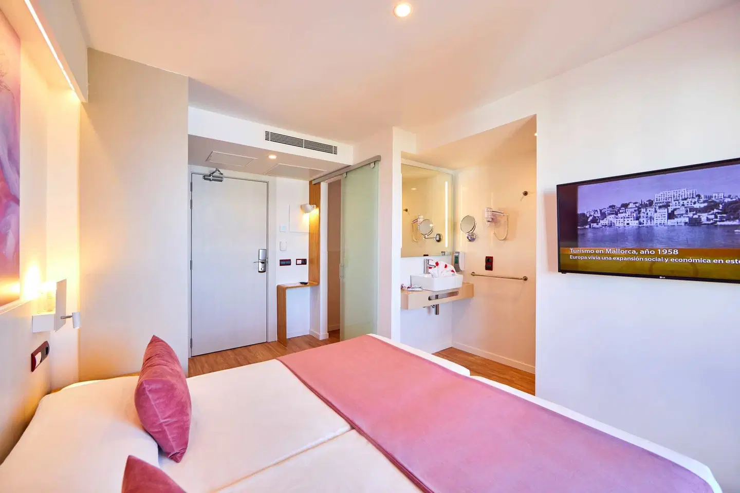 MLL Mediterranean Bay ROOM_EXAMPLE