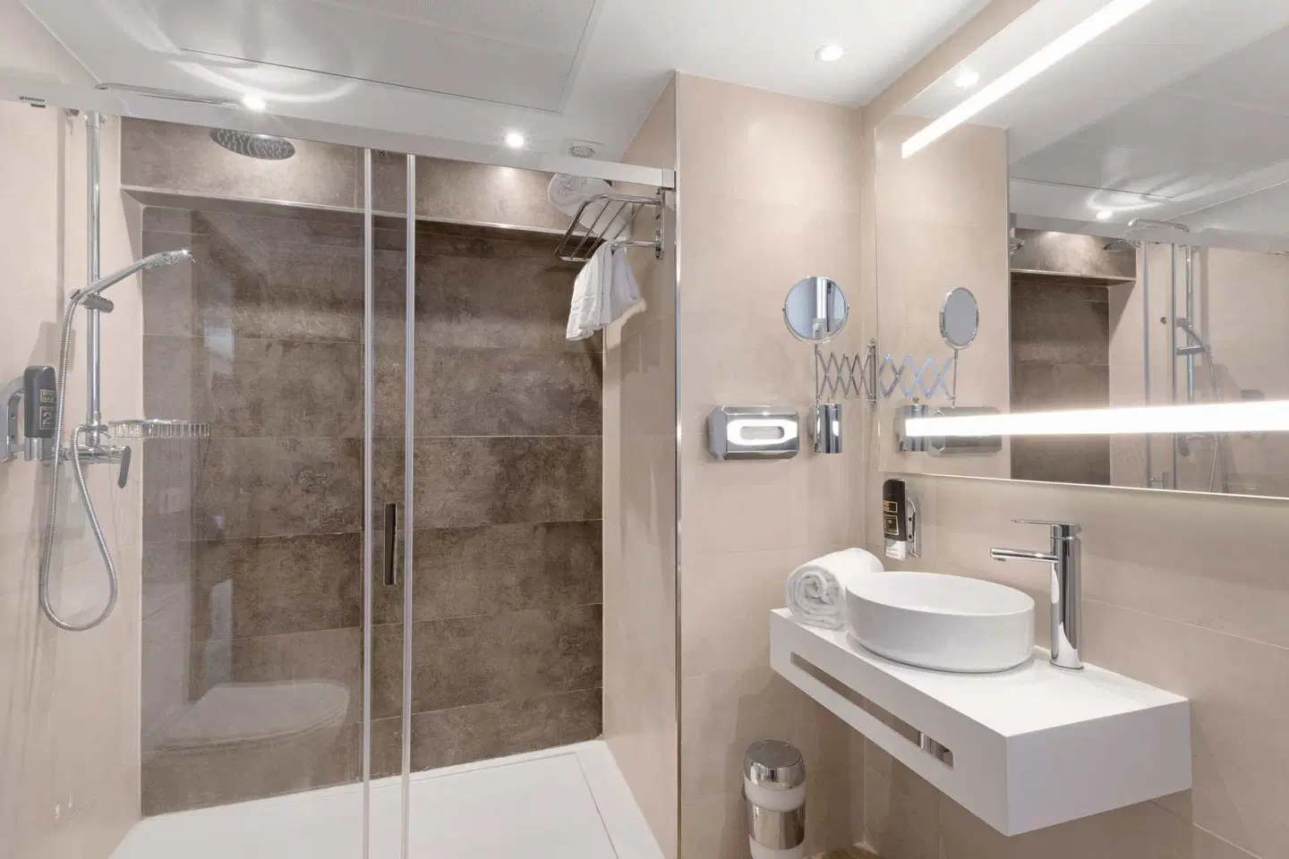 Hotel Sant Jordi Badezimmer