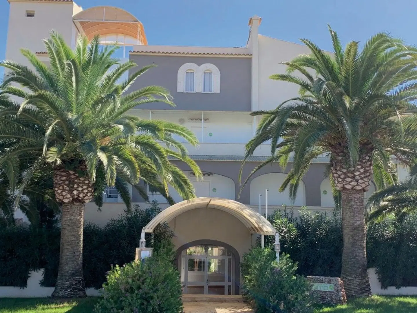 Club Simó Affiliated by Senator EXTERIOR