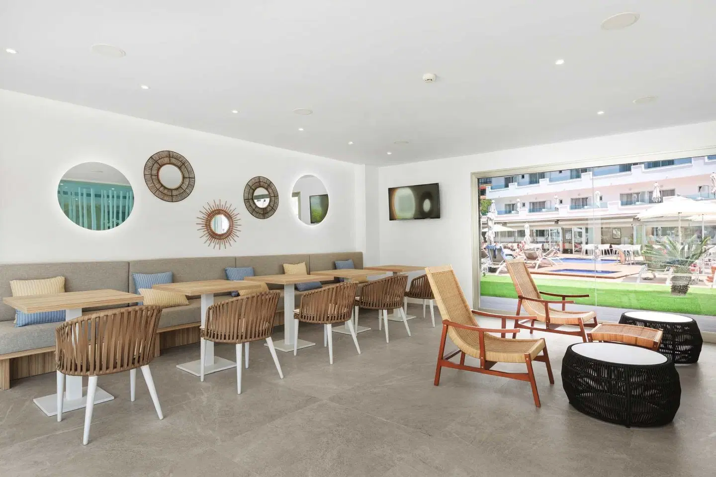 Metropolitan JUKA Playa Aparthotel Bar