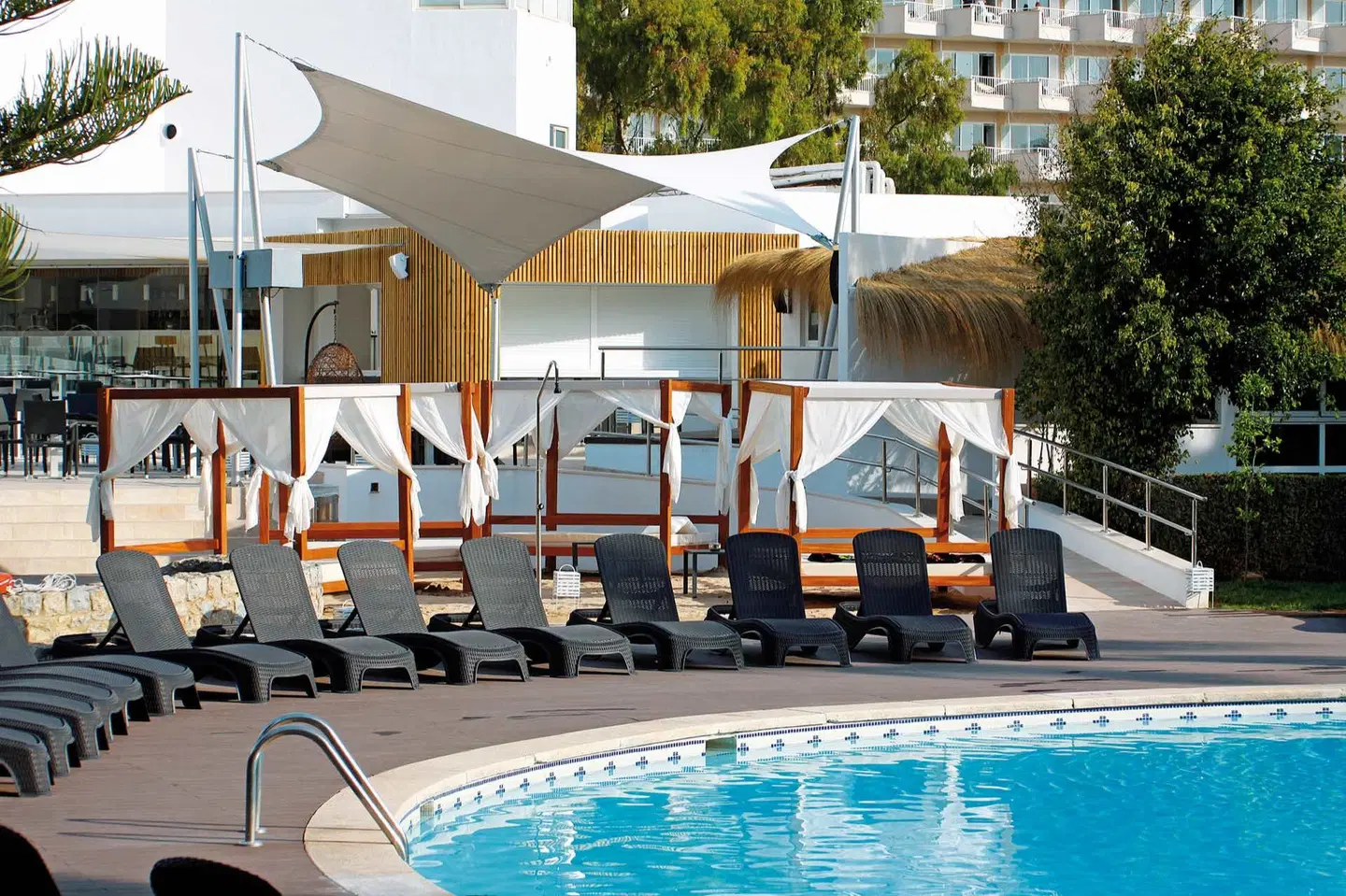 BG Pamplona OUTDOOR_POOL