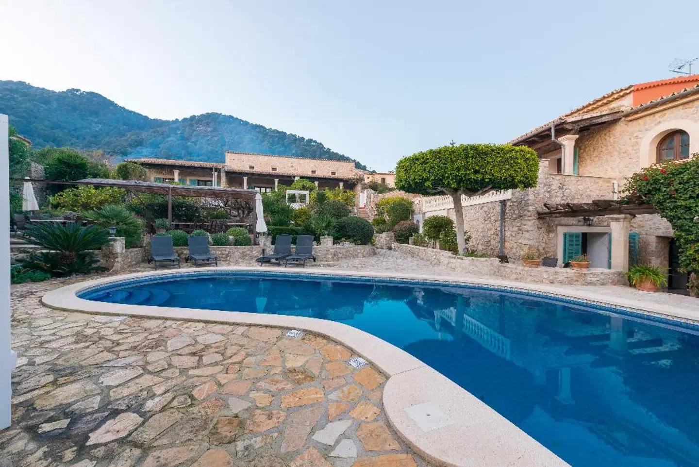 Rural New Can Furios OUTDOOR_POOL