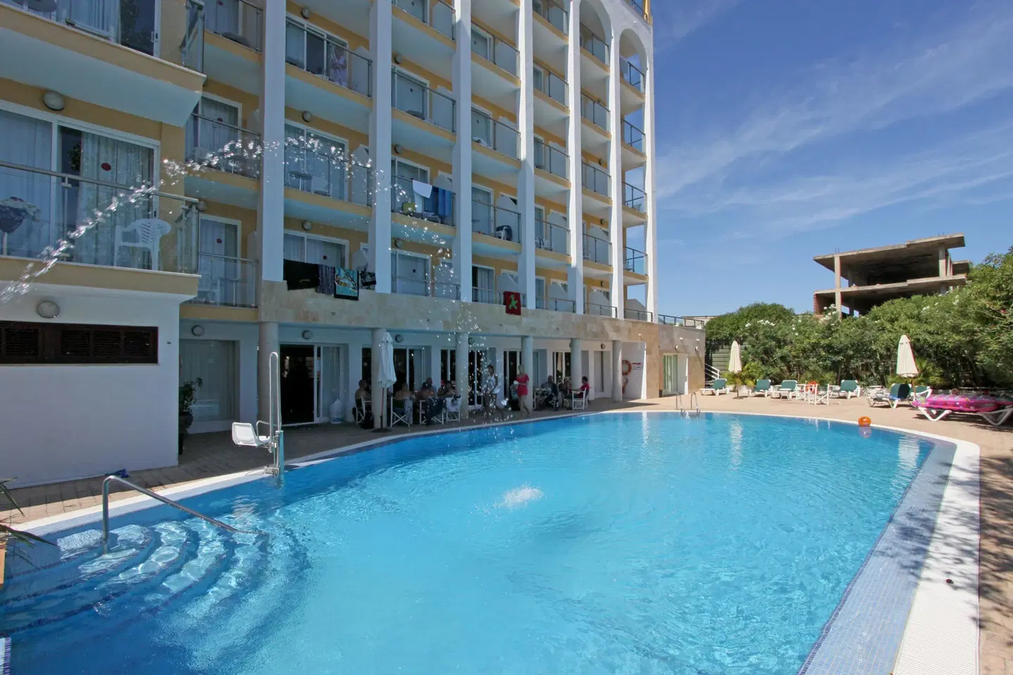Bella Mar OUTDOOR_POOL