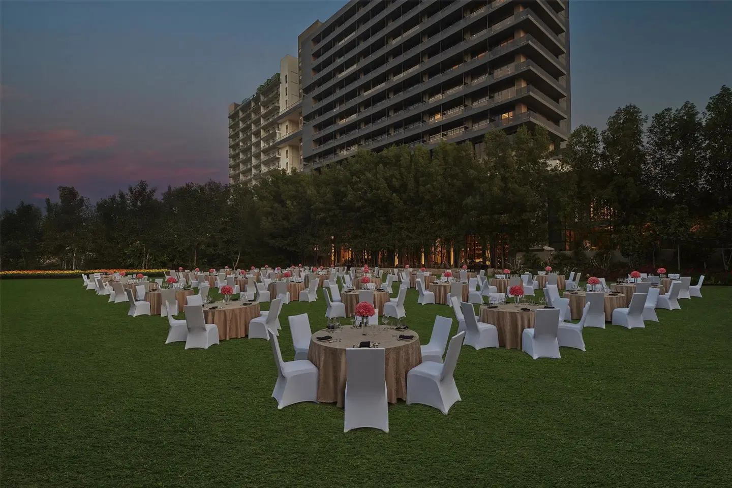 Hilton Gurugram Baani City Centre Garten