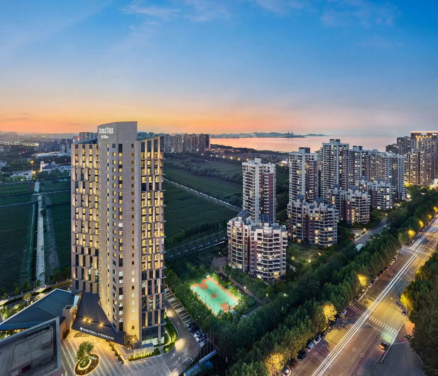 DoubleTree by Hilton Yantai Golden Coast Hotel & Suites EXTERIOR