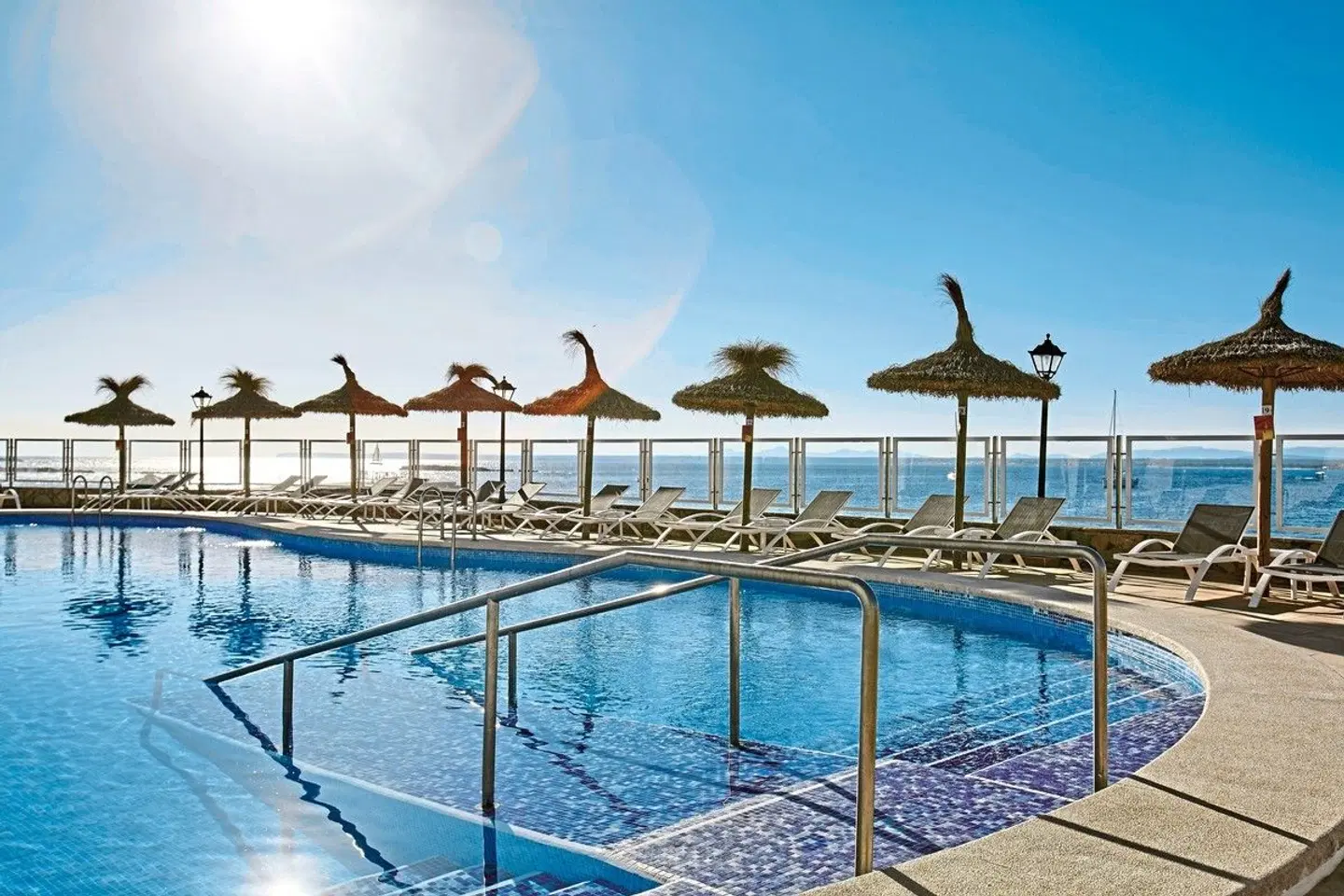 Universal Hotel Marqués OUTDOOR_POOL