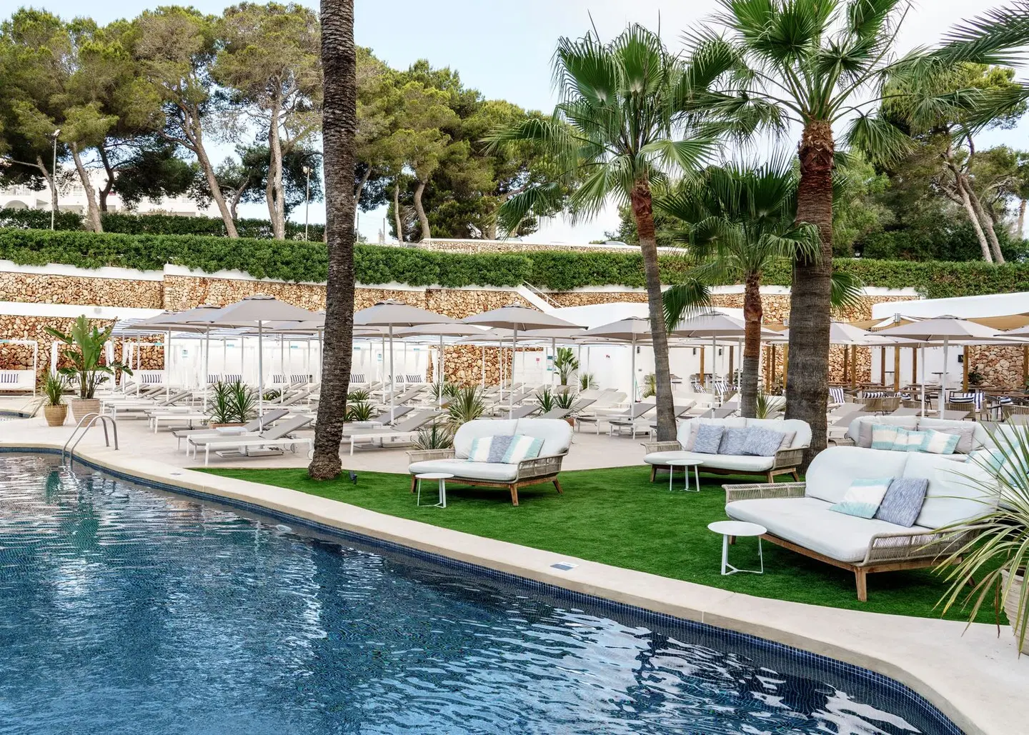 AluaSoul Mallorca Resort OUTDOOR_POOL