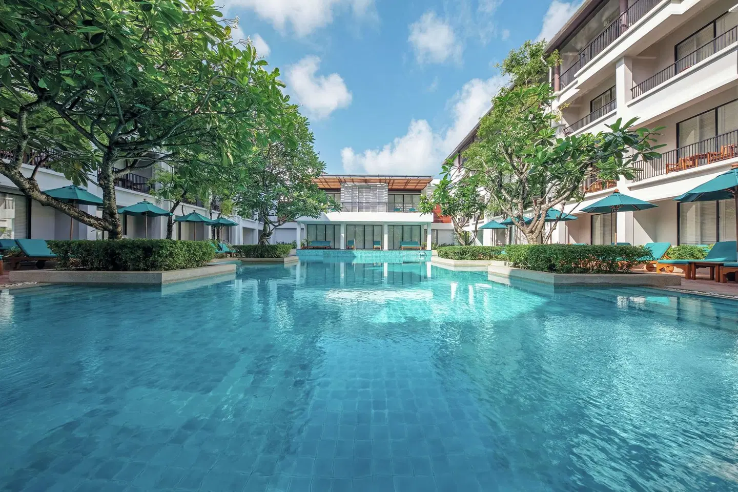DoubleTree by Hilton Phuket Banthai Resort OUTDOOR_POOL