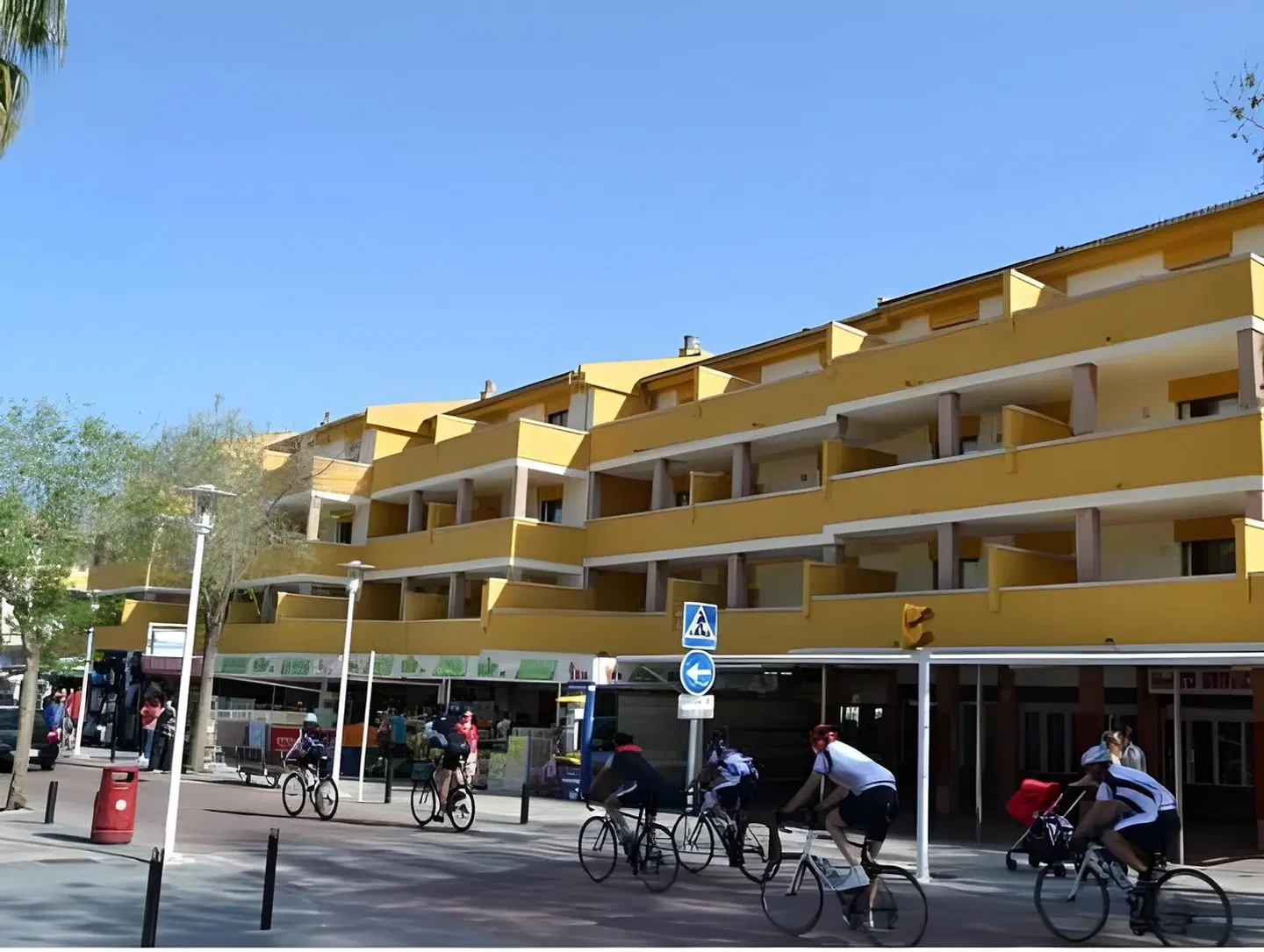 Flor Los Almendros EXTERIOR