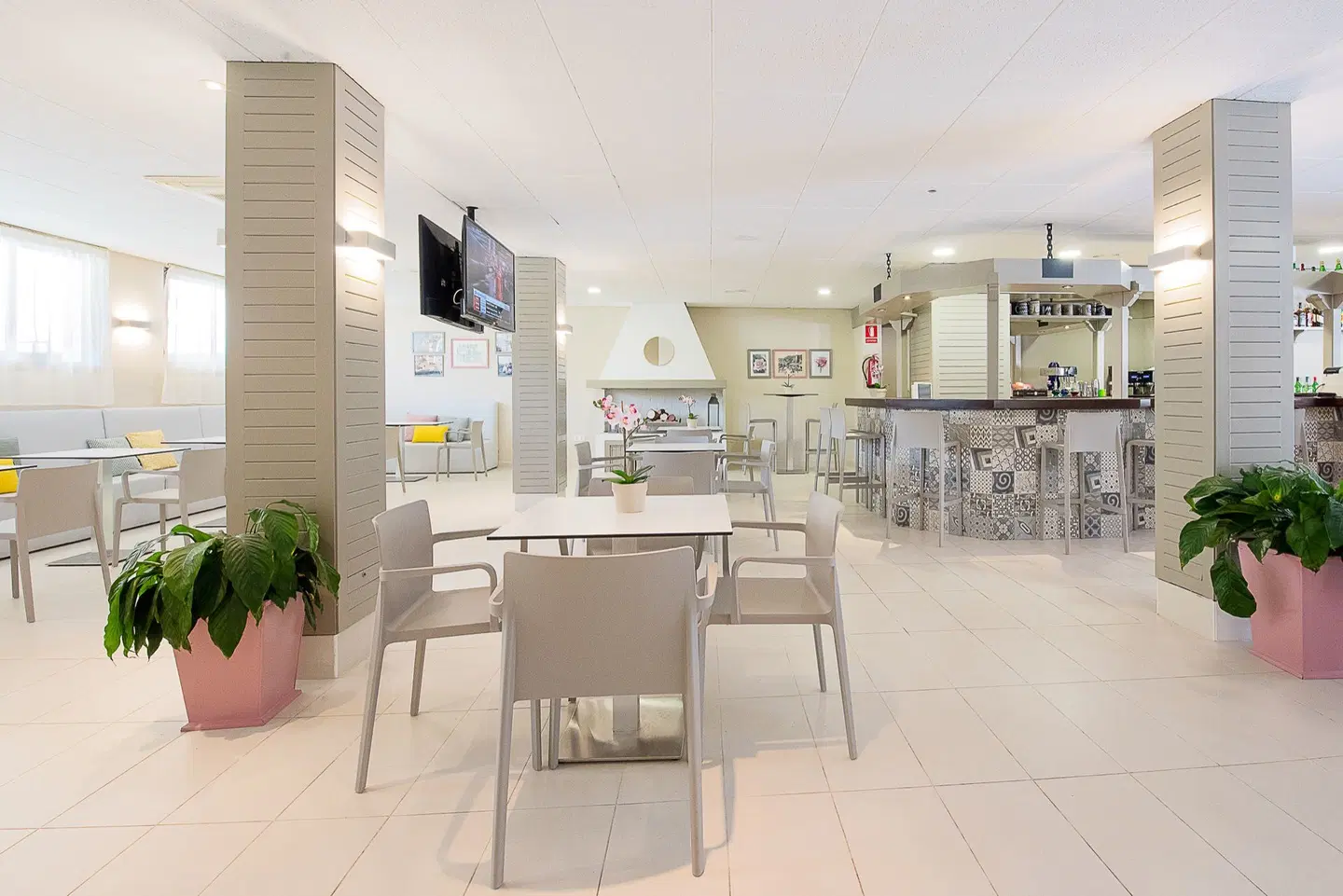 Flor los Almendros Apart Bar