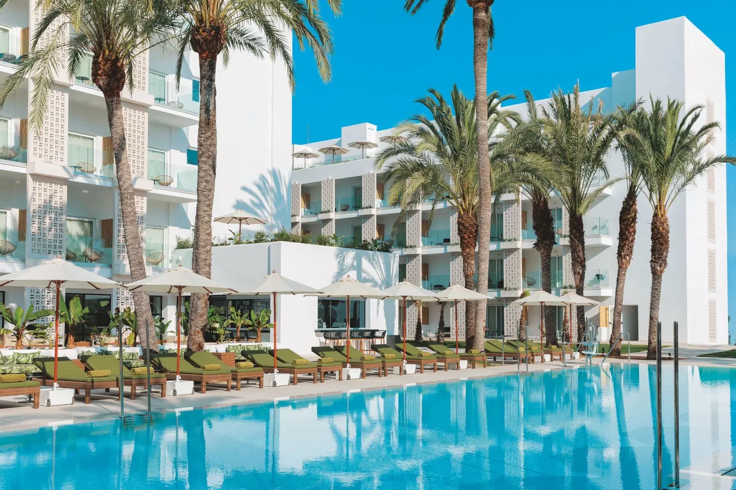 HM Ayron Park OUTDOOR_POOL