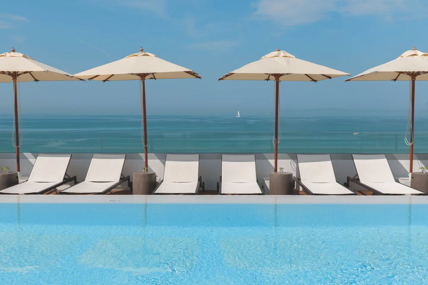 HM Ayron Park OUTDOOR_POOL