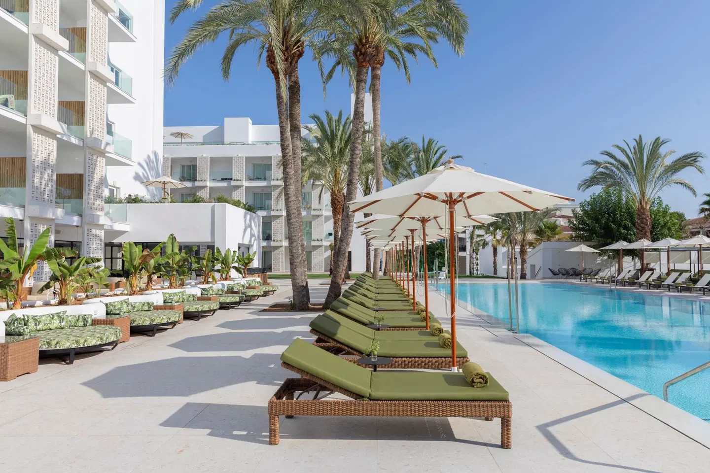 HM Ayron Park OUTDOOR_POOL