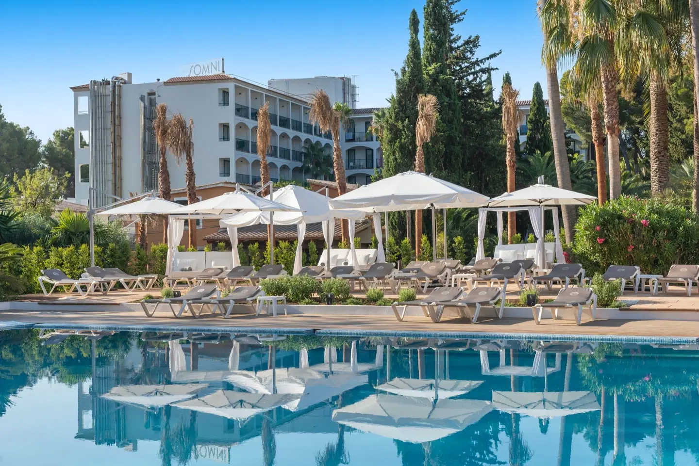 Valentin Grand Park Suite Hotel OUTDOOR_POOL