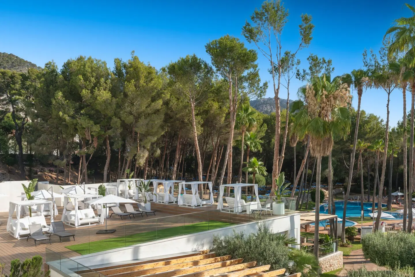 Valentin Grand Park Suite Hotel Garten