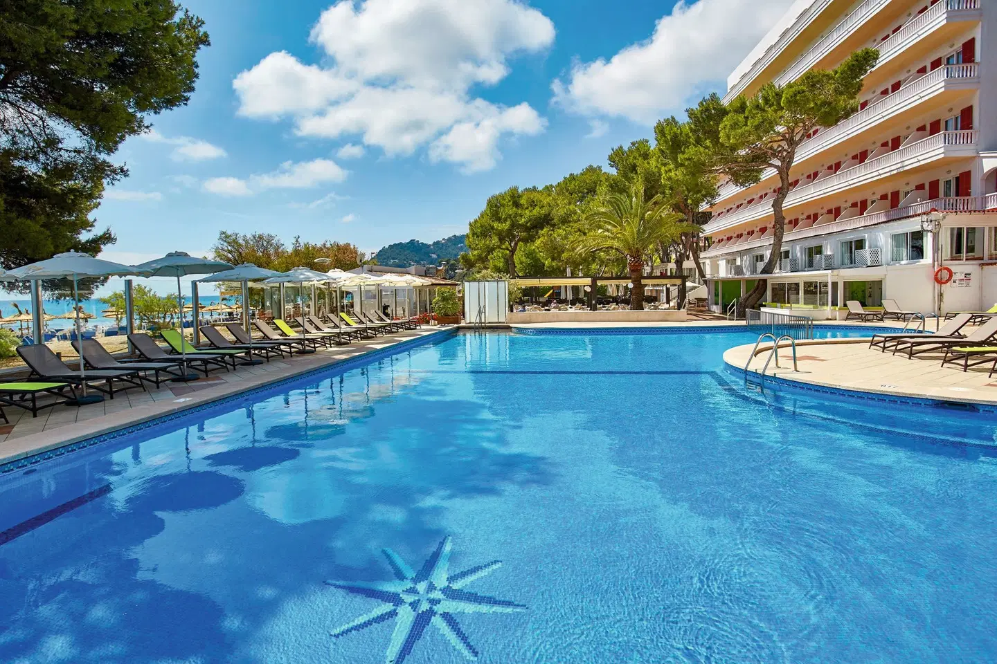 Universal Laguna OUTDOOR_POOL