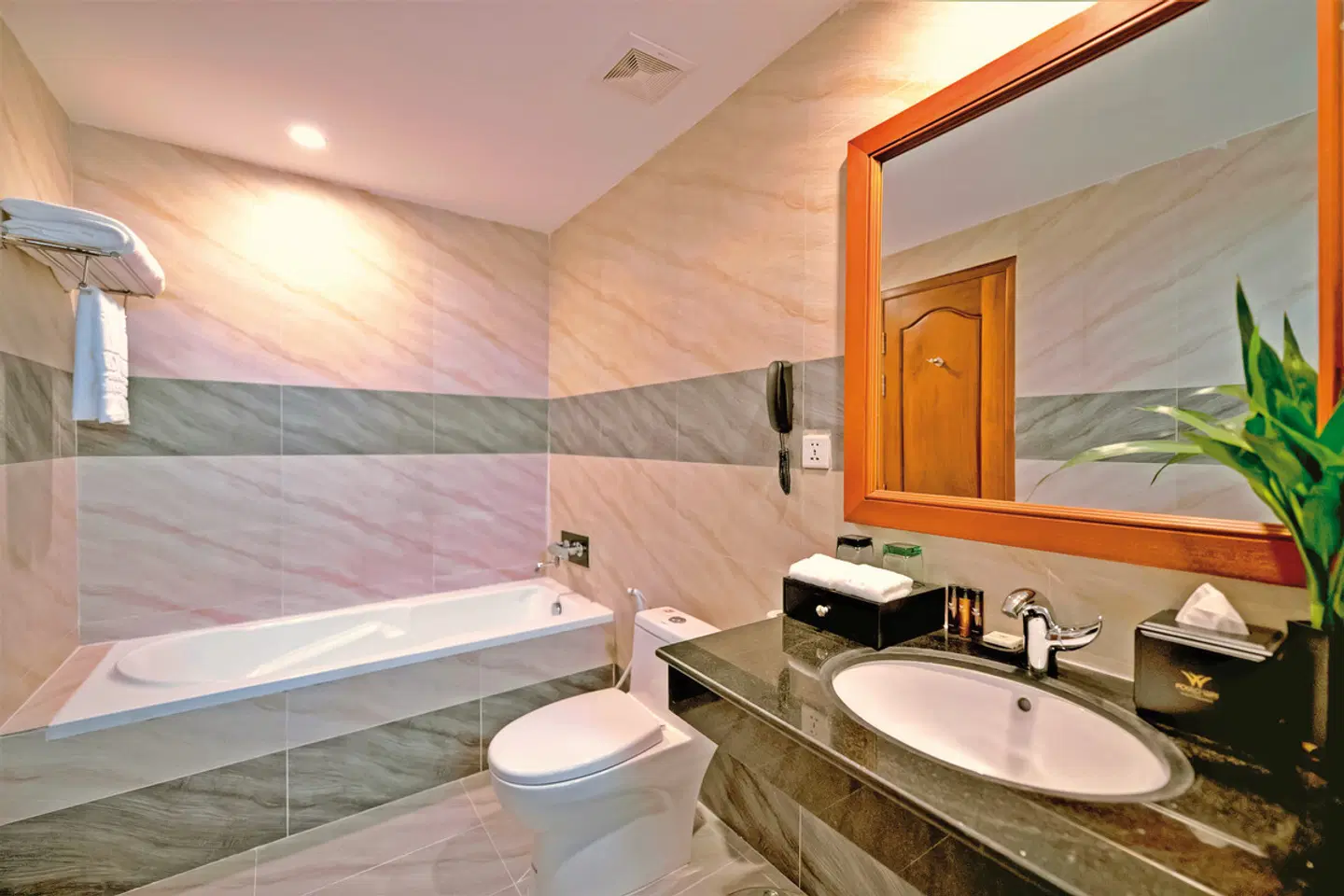 Poulo Wai Hotel, Trademark Collection by Wyndham Badezimmer