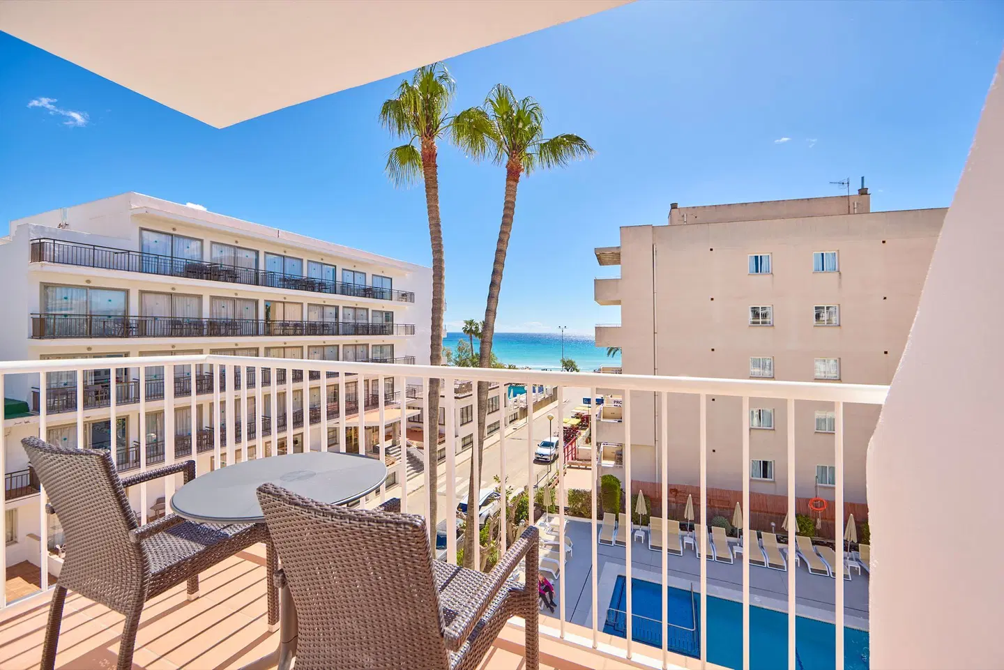 Universal Bikini OUTDOOR_POOL