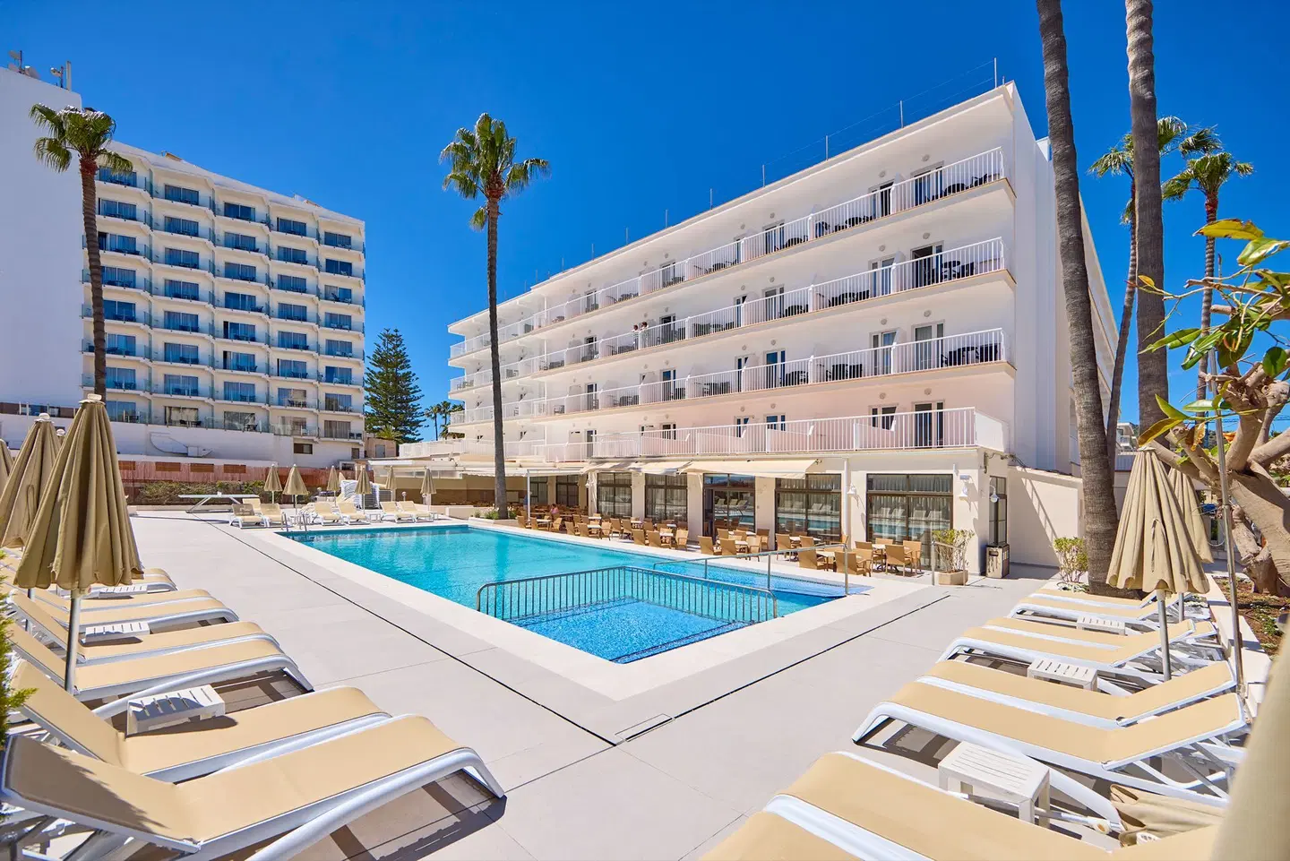 Universal Bikini OUTDOOR_POOL