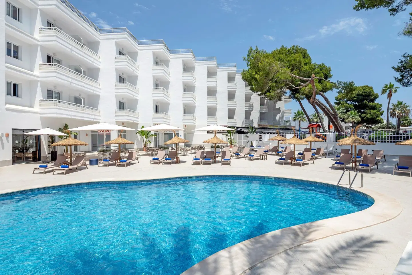 HSM Lago Park OUTDOOR_POOL