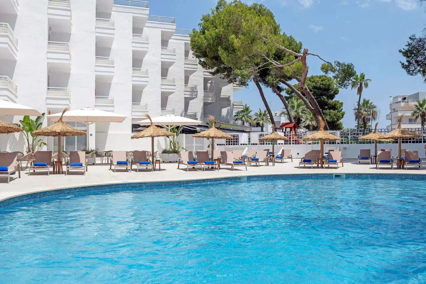 HSM Lago Park OUTDOOR_POOL