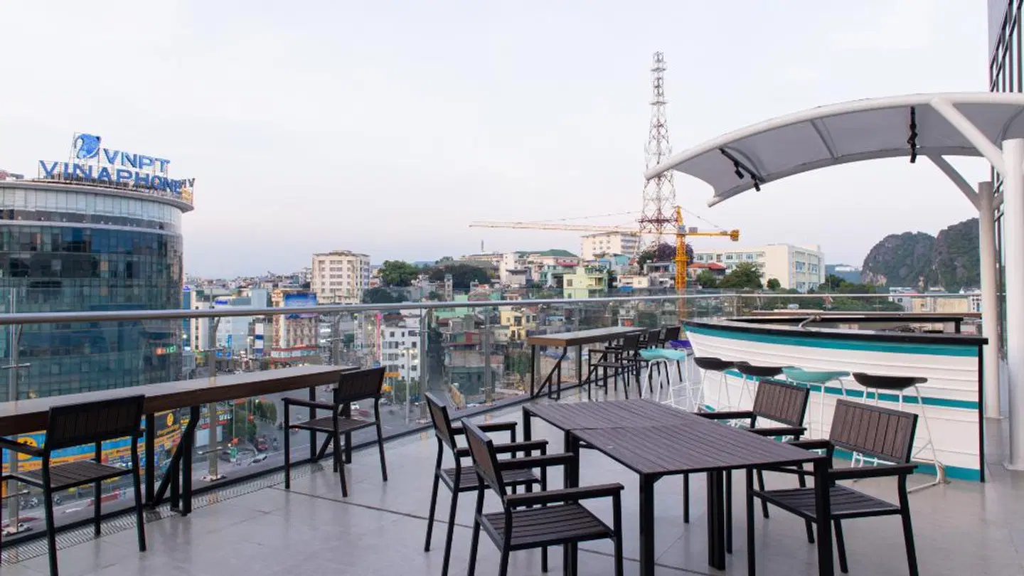 Tru by Hilton Ha Long Hon Gai Centre Terrasse