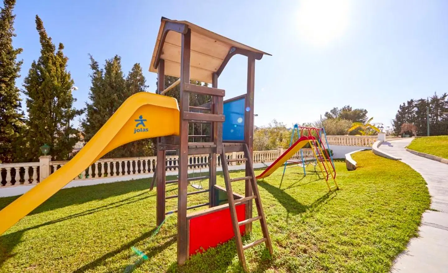 Holiday Center SPORTS_AND_LEISURE