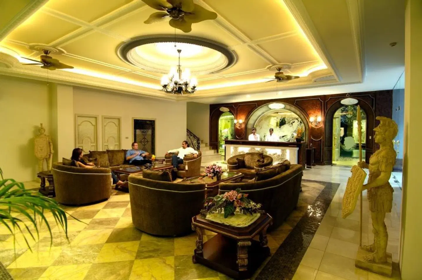 Four Seasons Place LOUNGE_LOBBY