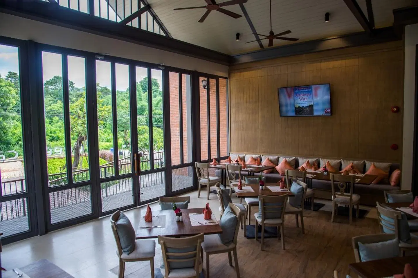 Flora Creek Chiang Mai Restaurant