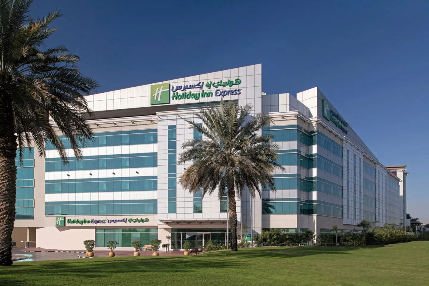 Holiday Inn Express Dubai Airport EXTERIOR