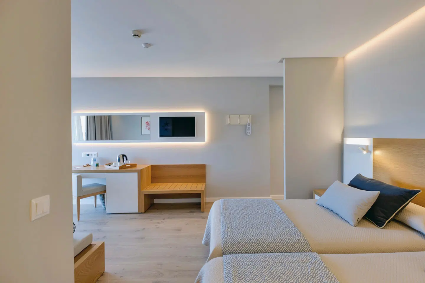 Eden Sóller ROOM_EXAMPLE