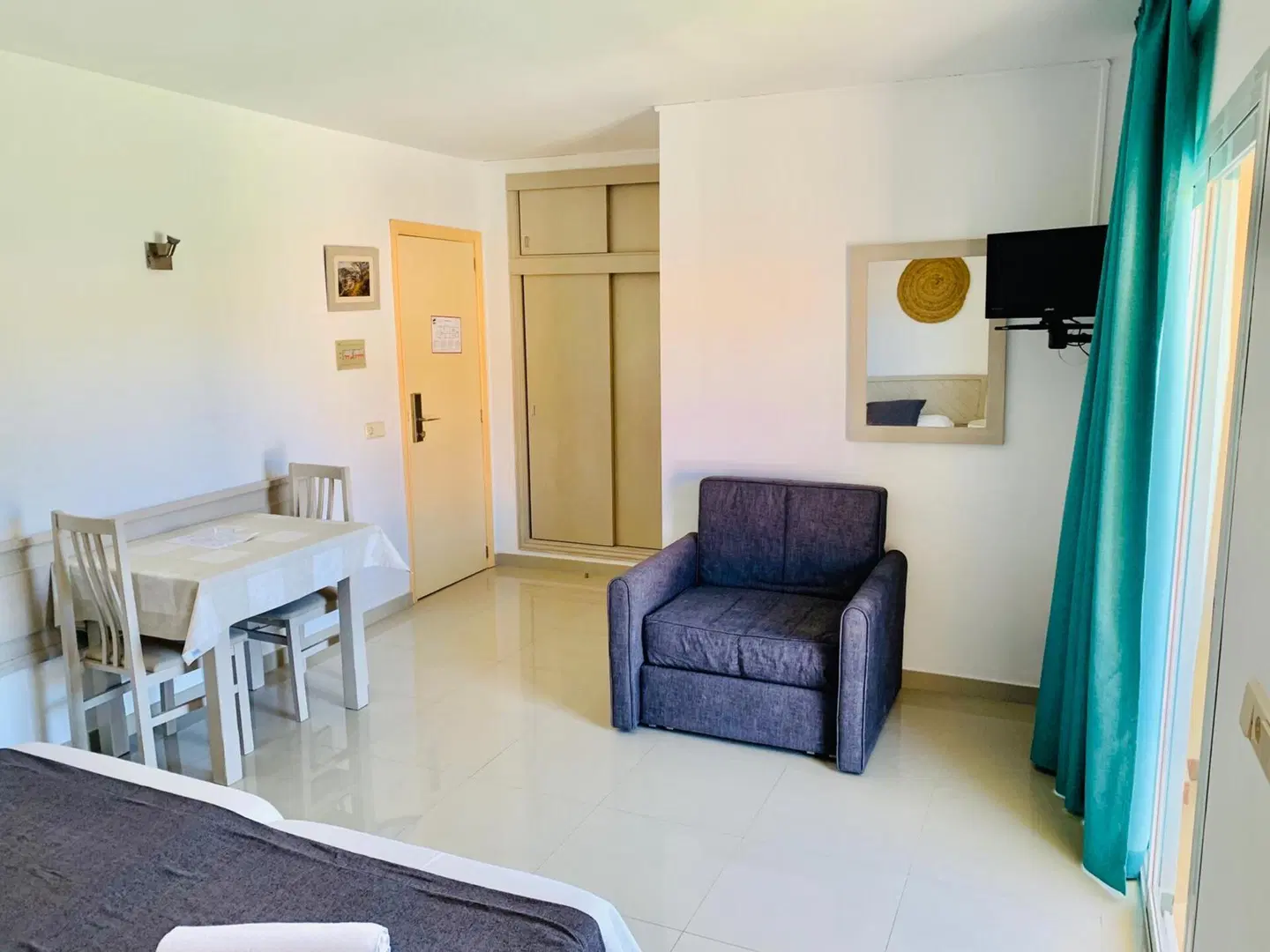 Lliteras ROOM_EXAMPLE