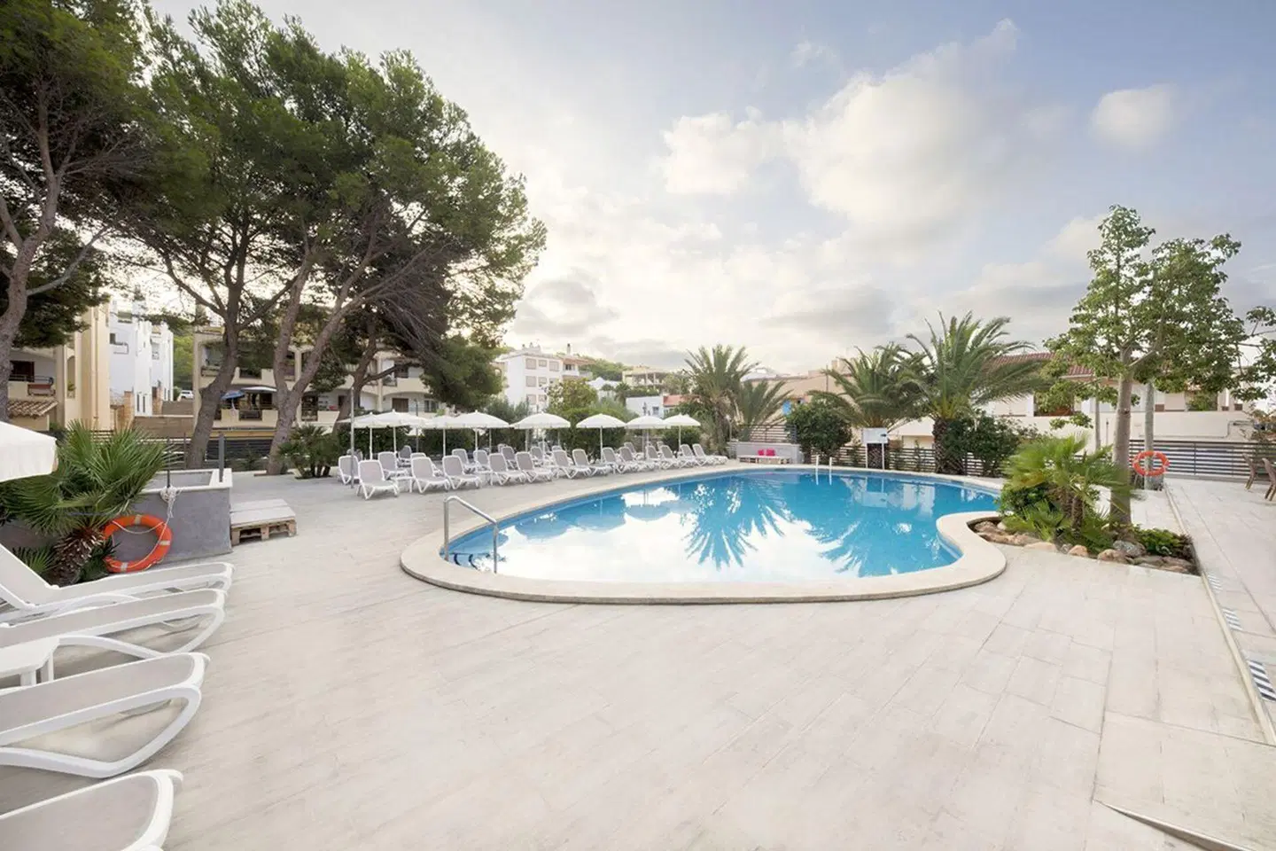 Lliteras OUTDOOR_POOL