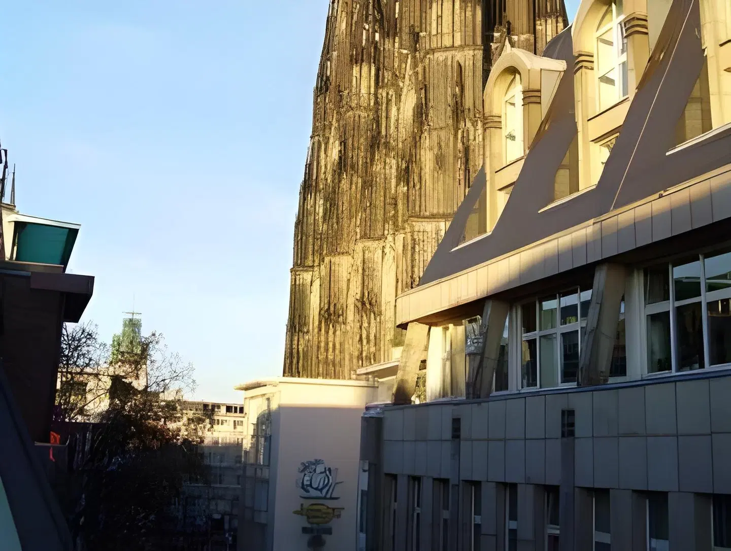 Callas am Dom EXTERIOR