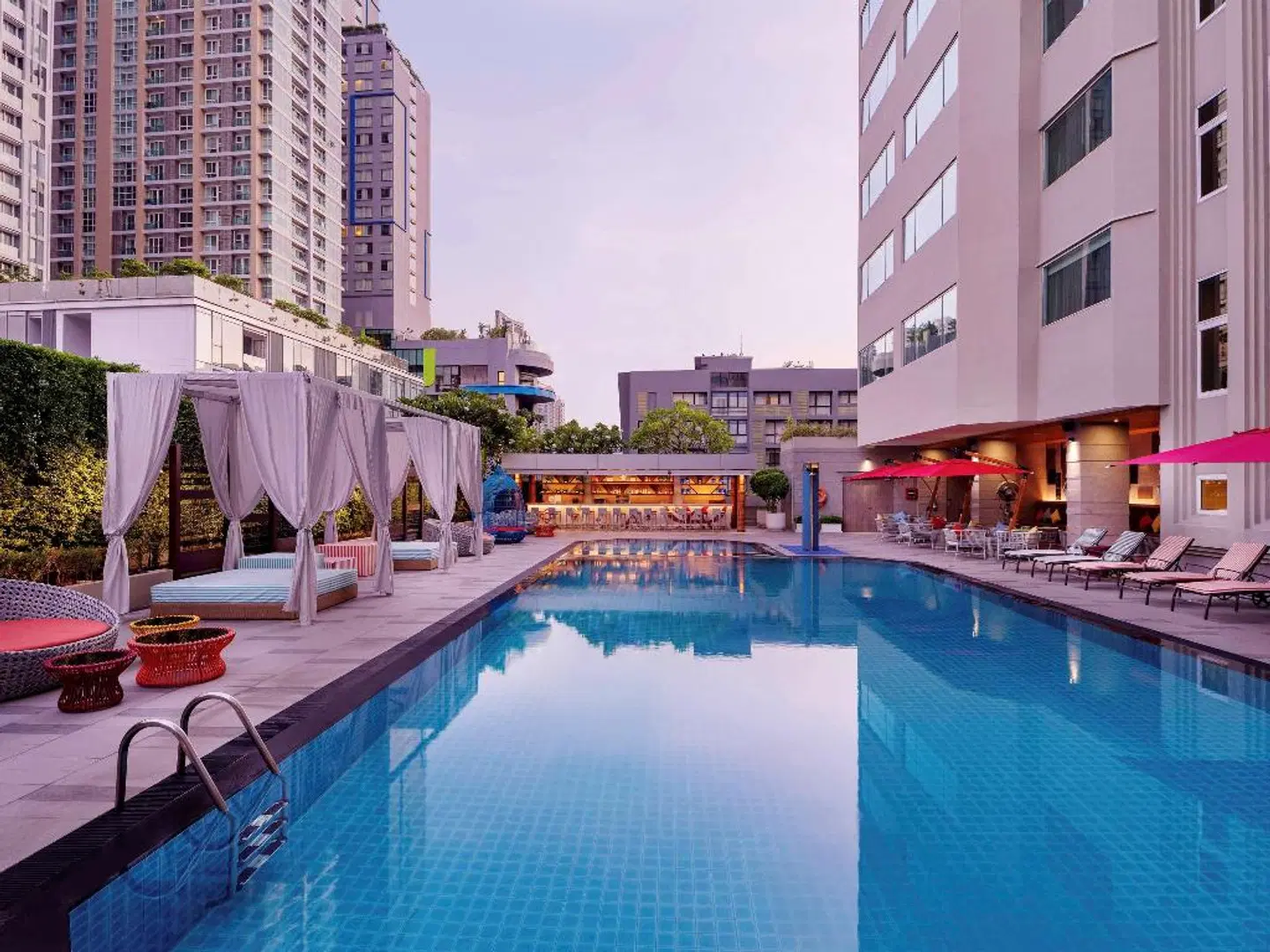 Mercure Bangkok Sukhumvit 11 OUTDOOR_POOL