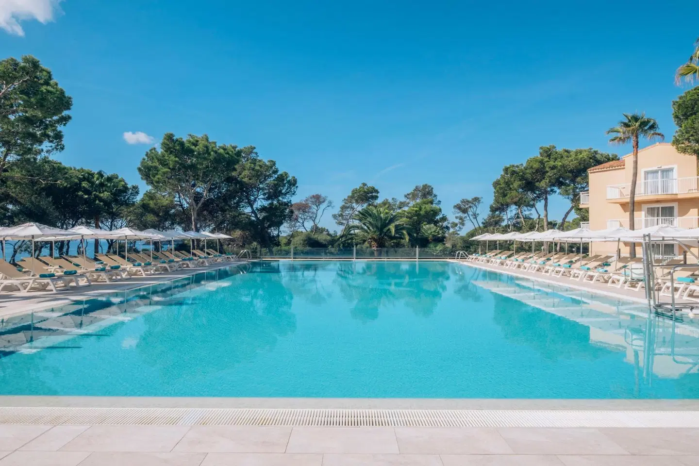 Iberostar Waves Club Cala Barca OUTDOOR_POOL