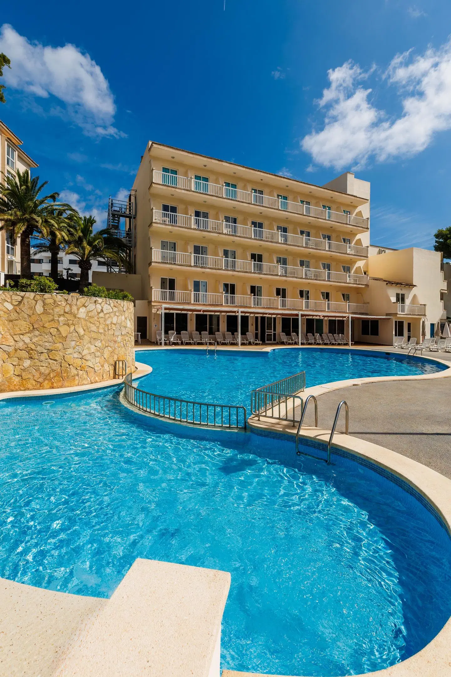 O7 Club Cala Ratjada OUTDOOR_POOL