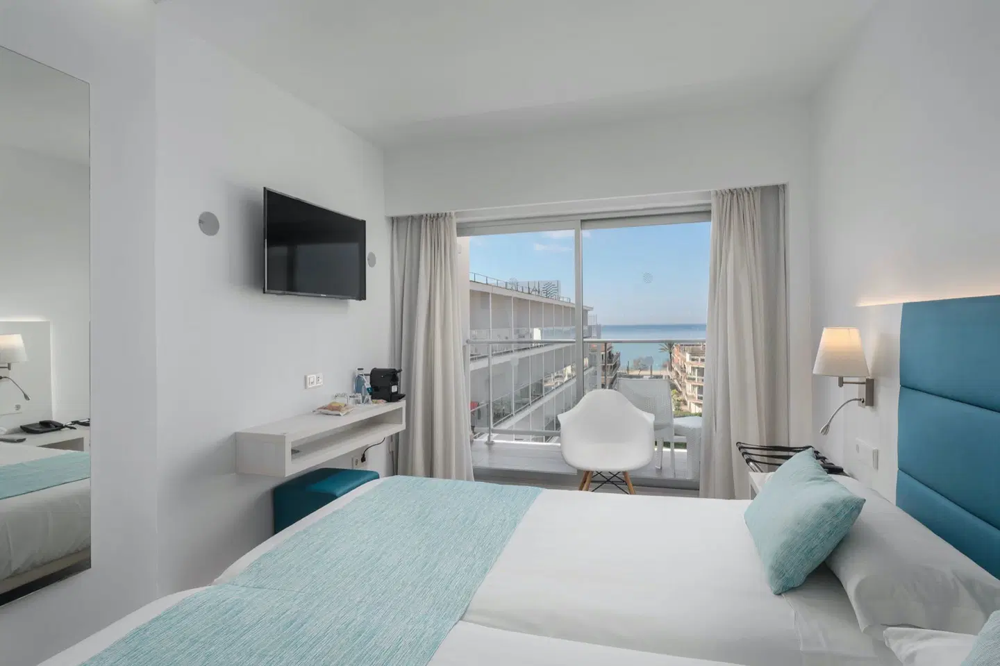 Alua Leo ROOM_EXAMPLE