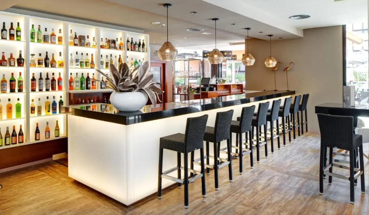 Turo Pins Protur Hotel Bar