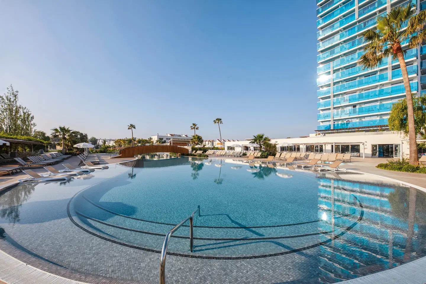 BG Tonga Tower Design Hotel & Suites OUTDOOR_POOL