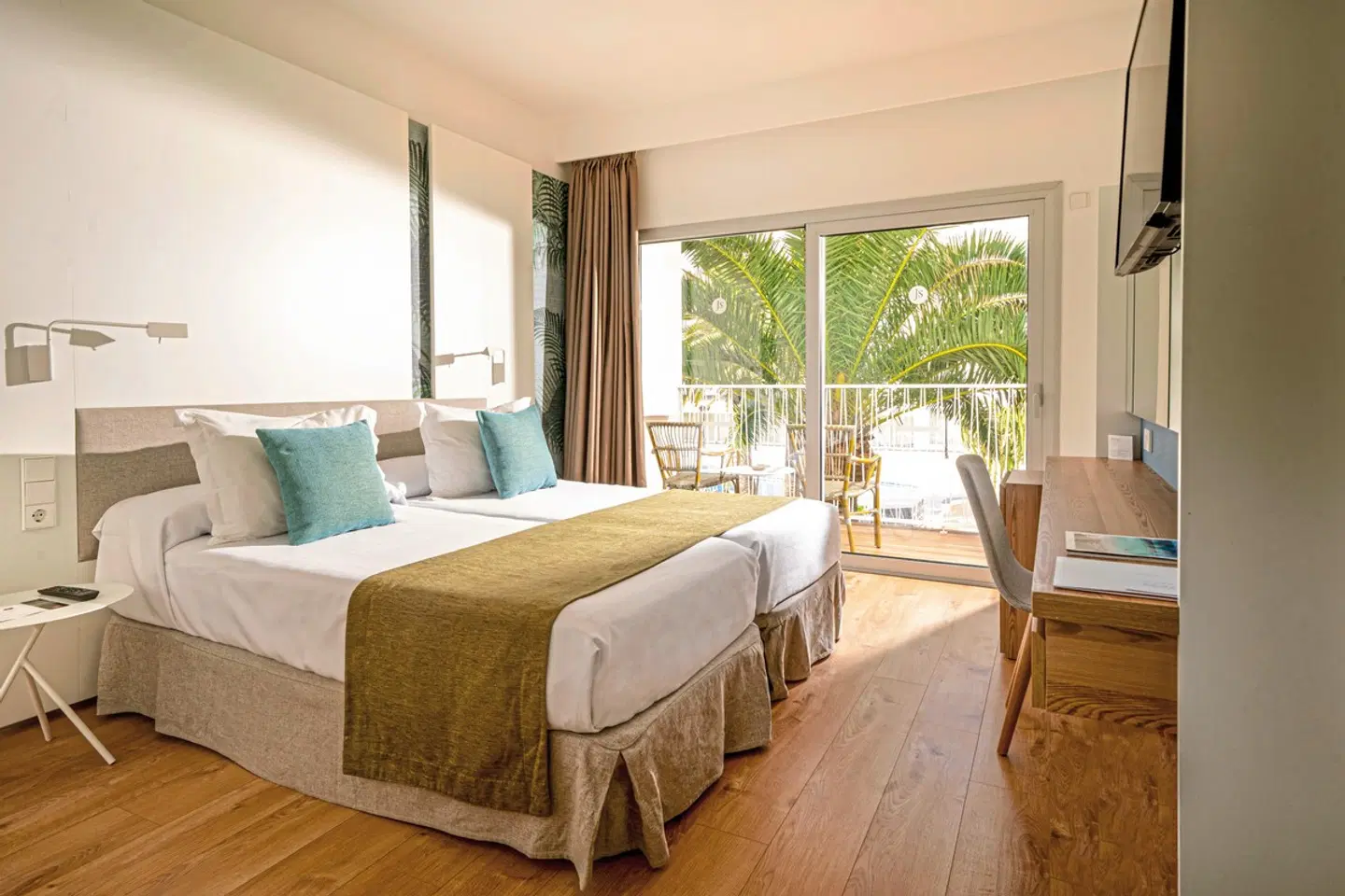 JS Yate ROOM_EXAMPLE