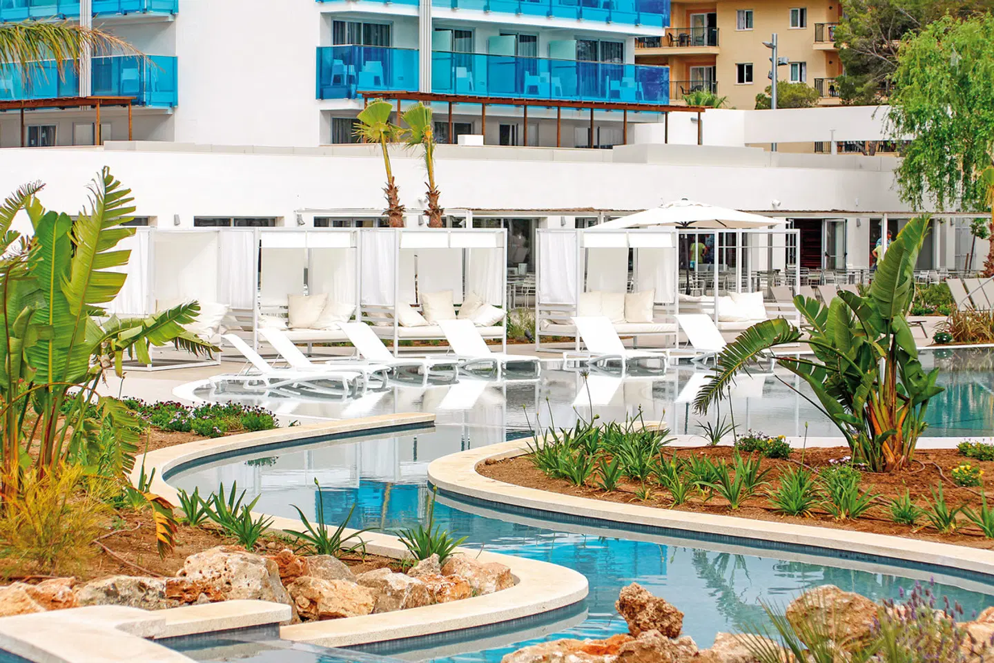 BG Tonga Tower Design Hotel & Suites OUTDOOR_POOL