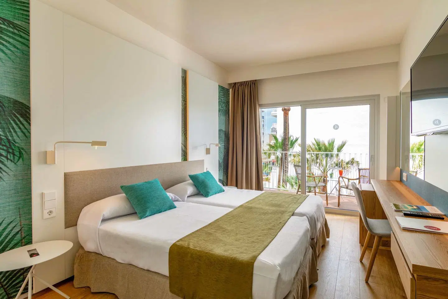 JS Yate ROOM_EXAMPLE