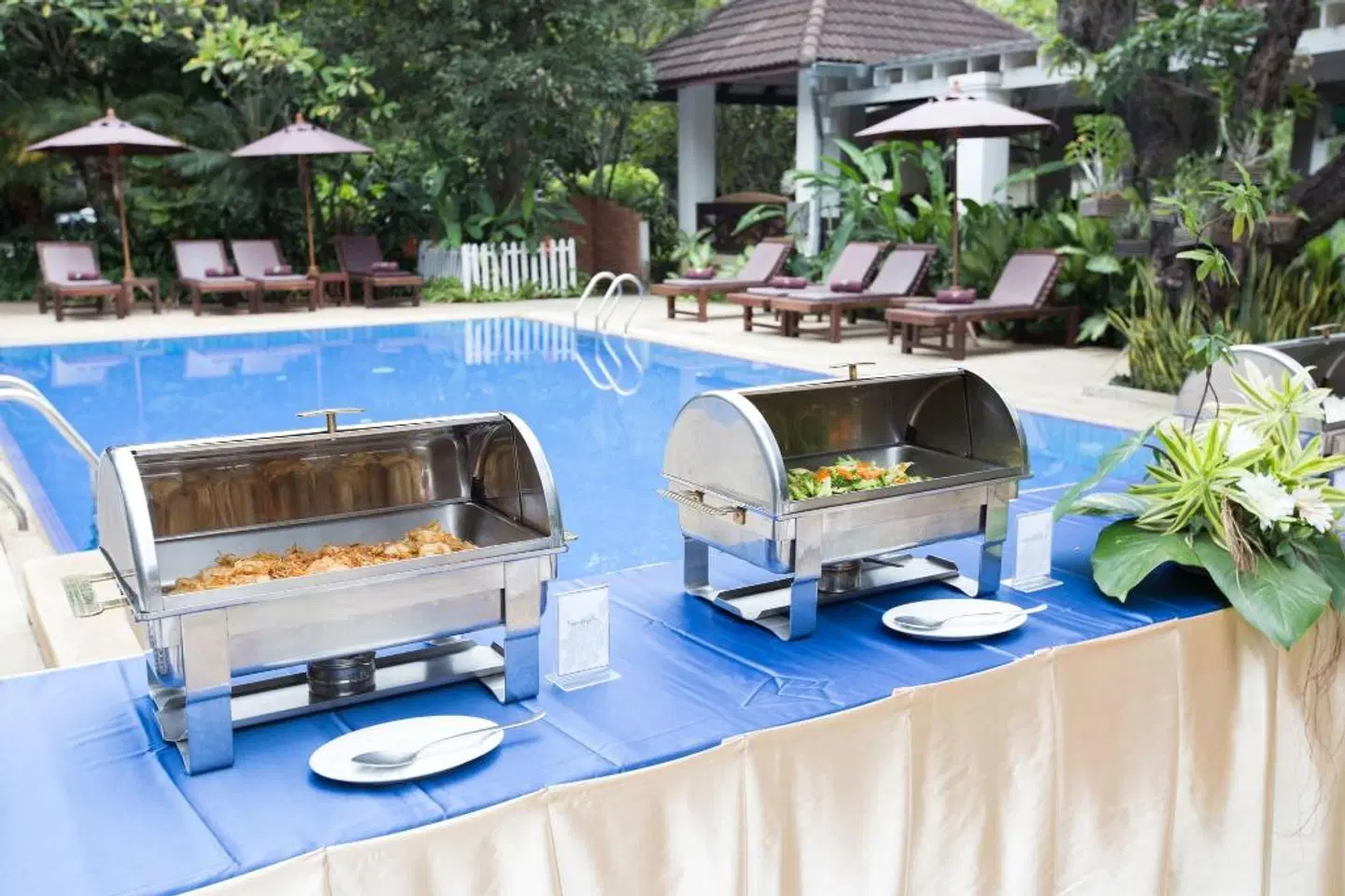 Eurasia OUTDOOR_POOL