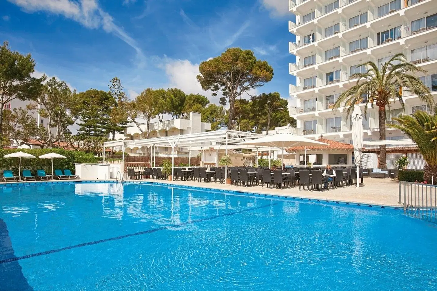 Universal Hotel Castell Royal OUTDOOR_POOL
