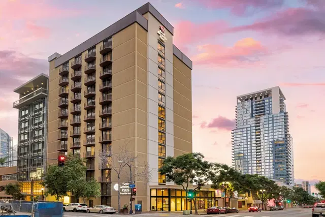 Best Western Plus Bayside Inn EXTERIOR